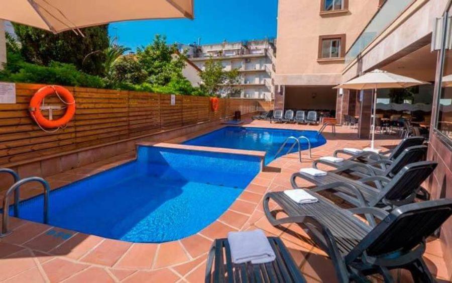 Tossa Beach Center Tossa de Mar Exterior photo