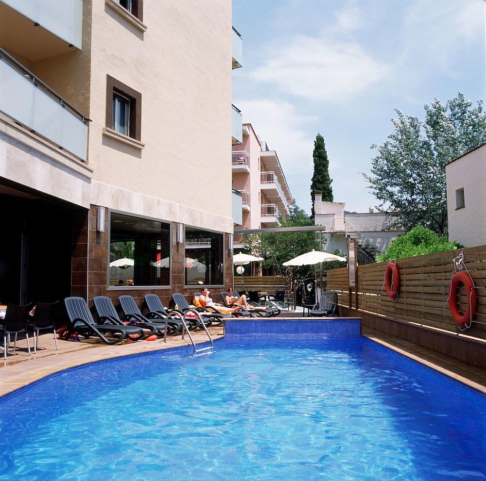 Tossa Beach Center Tossa de Mar Exterior photo
