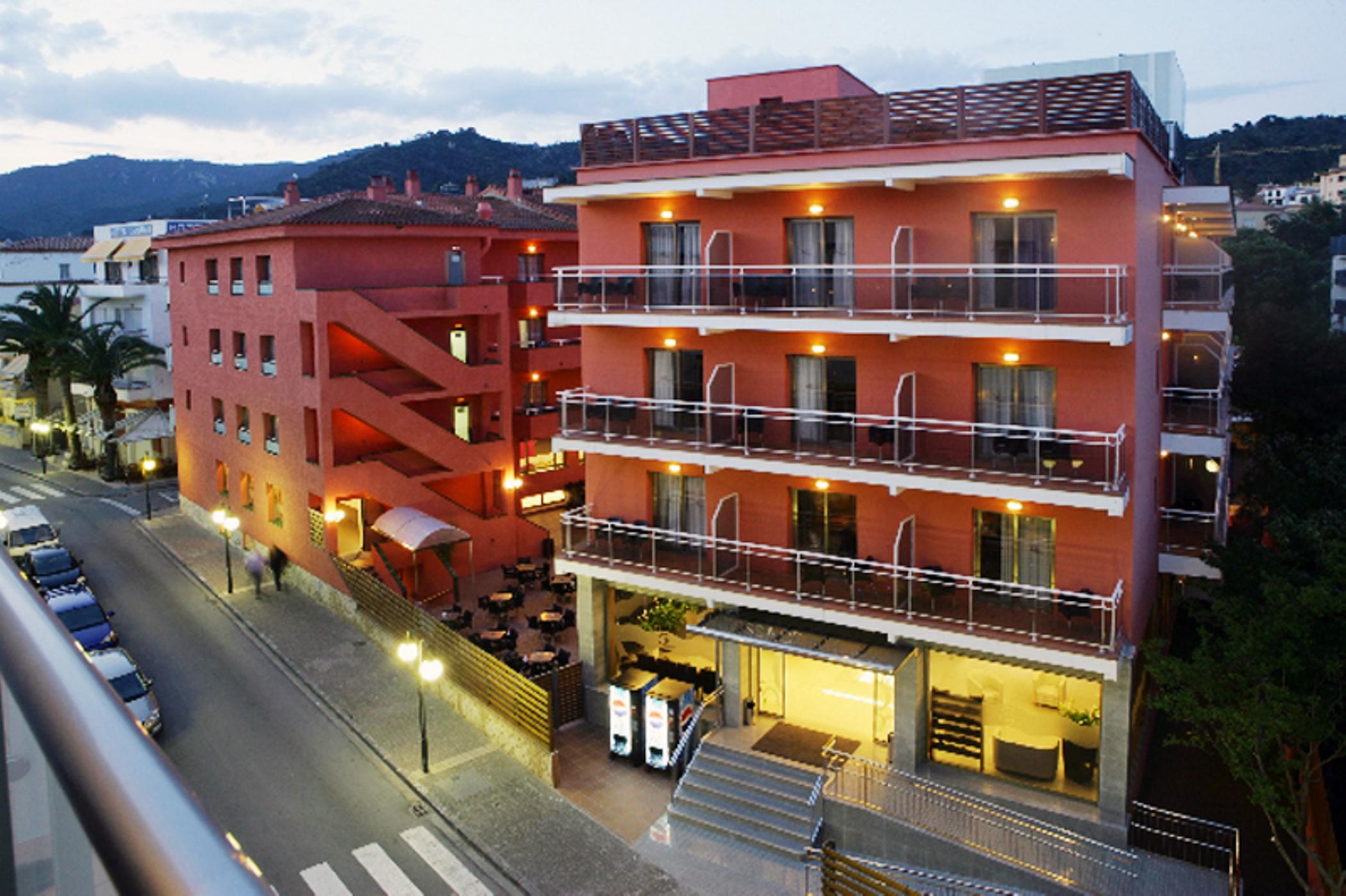 Tossa Beach Center Tossa de Mar Exterior photo