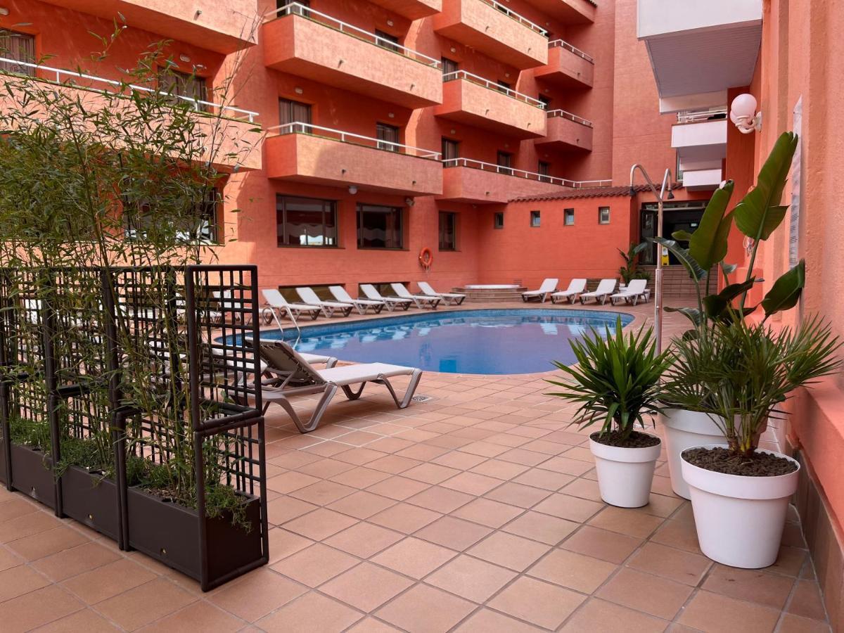 Tossa Beach Center Tossa de Mar Exterior photo
